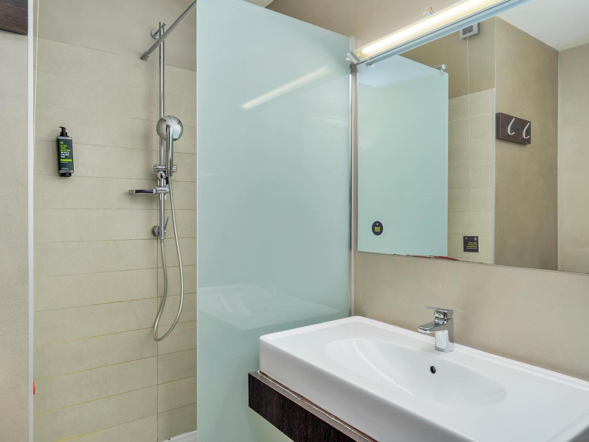 B&B Hotel Milano-Monza Esterno foto