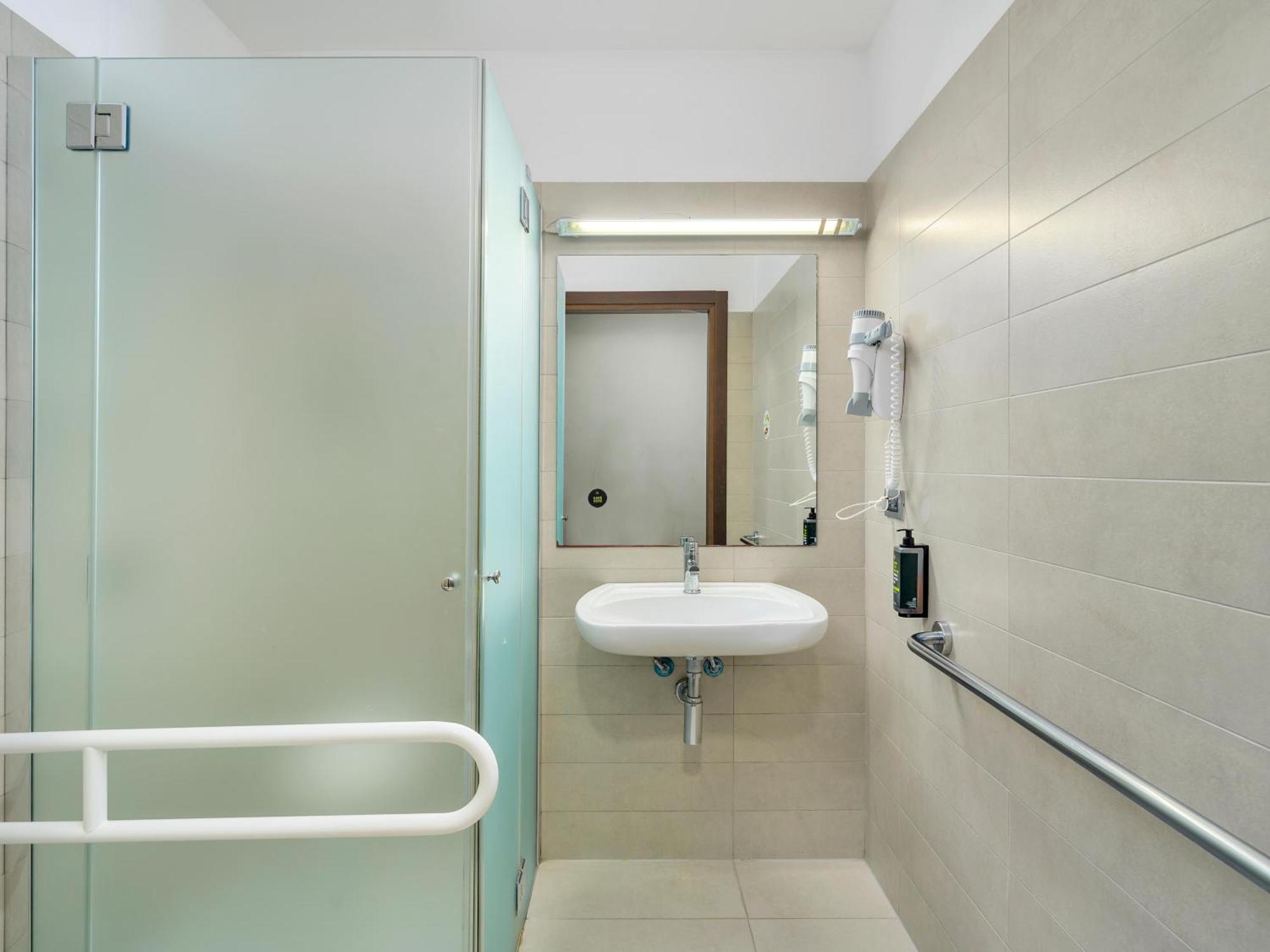 B&B Hotel Milano-Monza Esterno foto