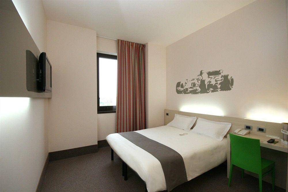 B&B Hotel Milano-Monza Esterno foto