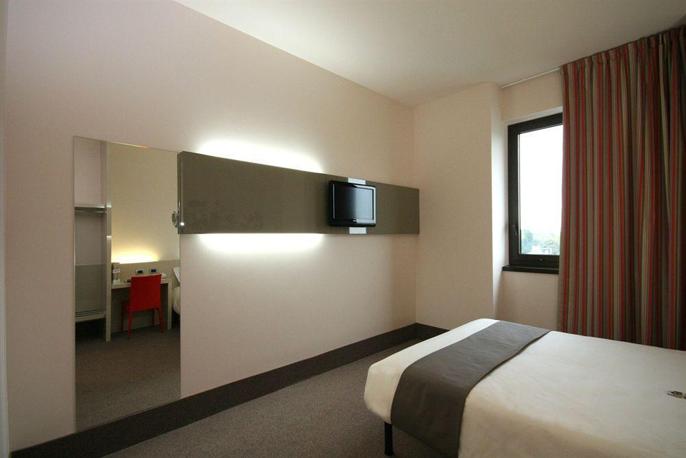 B&B Hotel Milano-Monza Esterno foto